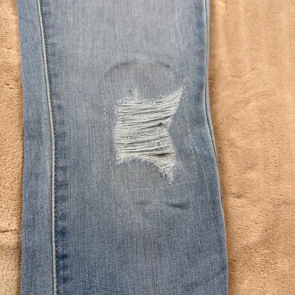 Signature by Levi Strauss Super Skinny Jean Womens 28 Light Wash Distressed Good